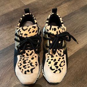 Steve Madden Women's Cliff Sneaker, size 6M